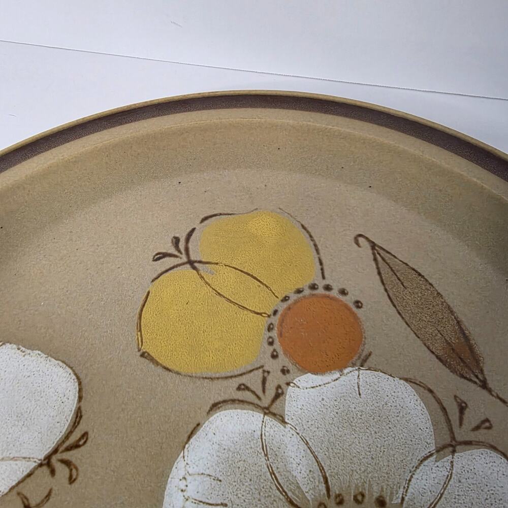 vintage Hearthside stoneware dinner plates in the "Dogwood" pattern 2 Set - Picture 5 of 6